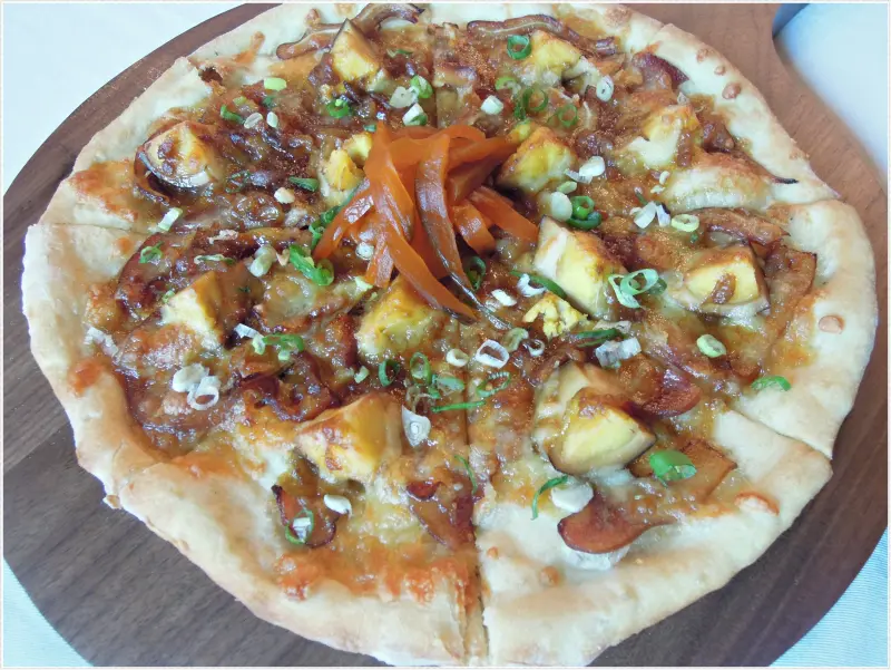 PIZZA CUT FIVE.1967 BISTRO & CAFE 比薩 VS 魯肉飯的嬉皮主張  