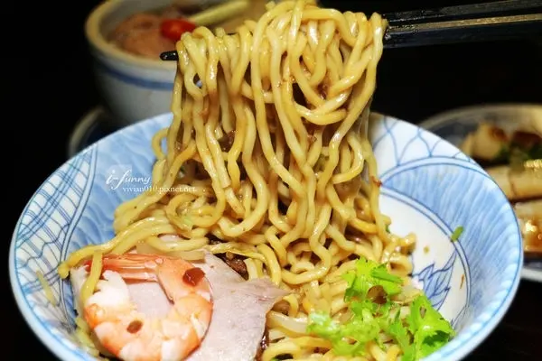 美食窩客 ifunny艾方妮曾在「李洪担仔麵」