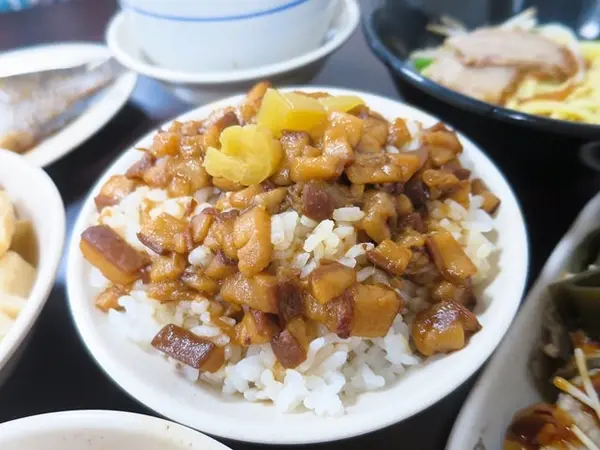 美食窩客 兩隻小豬 提供 / 四惟魯肉飯