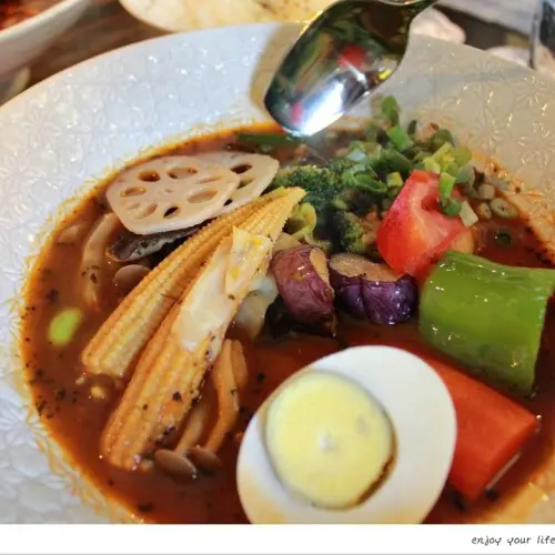 [台中] 來自日本北海道札幌的湯咖哩『心湯咖哩，Mr.Cocoro soup curry』蔬菜與馬鈴薯熬煮的湯頭，實在太好吃！