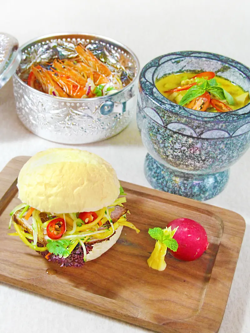 天成飯店百合咖啡「泰緬越‧金三角美食節」，期間限定6款主菜吃到飽！