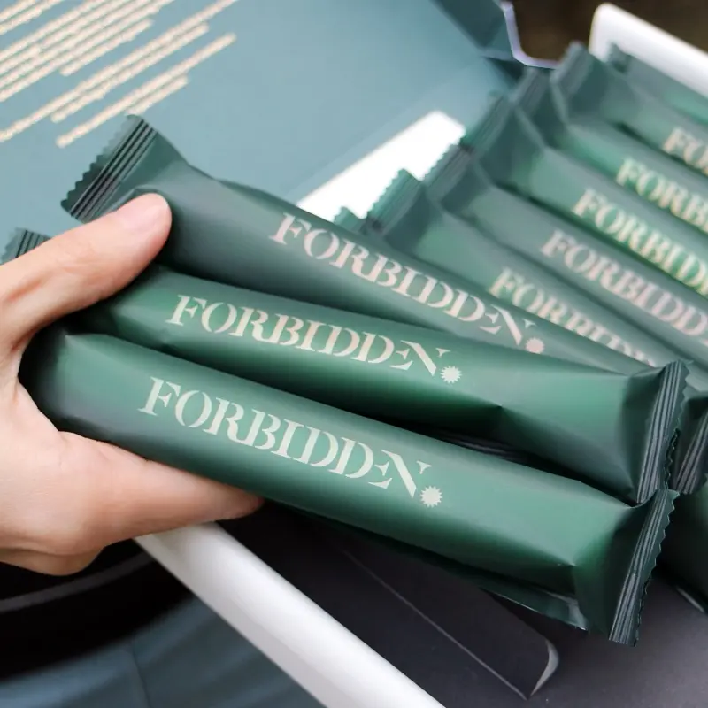 榴槤控真的會很愛！微熱山丘推出全新伴手禮「FORBIDDEN」，要用香甜的「D24榴槤蛋捲」搶攻老饕的送禮口袋名單。