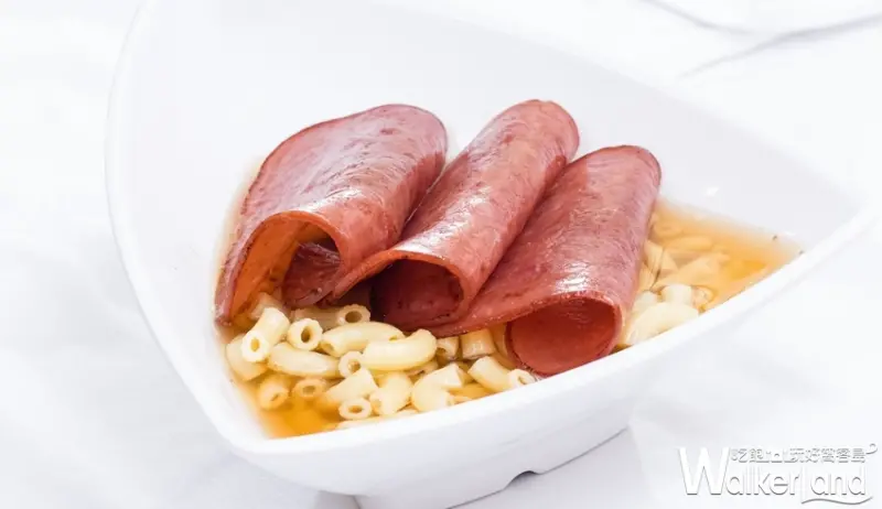 板橋人真的不能錯過！「泰昌餅家」搶攻早餐市場，要用港式皮蛋瘦肉粥挑戰老饕的胃，此外「奇華餅家」蝴蝶酥年節禮盒限量預購享9折。