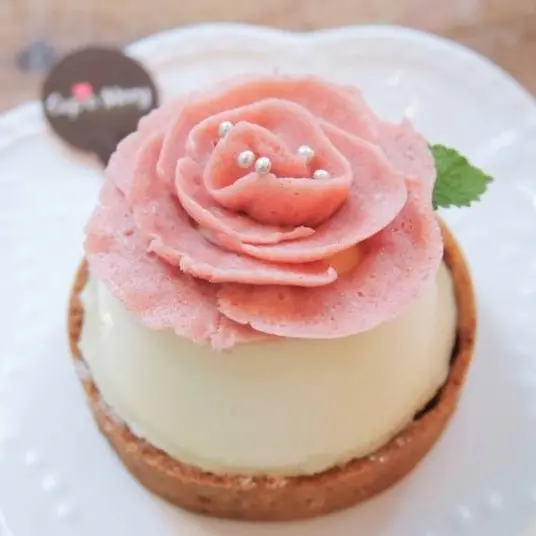 【台北士林 | 咖啡廳】綻放於捷運橋下的美麗童話主題甜點❀Cupo Story 故事點心坊