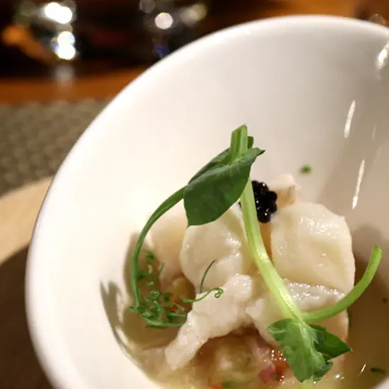 這裡的石斑魚竟然最愛吃檸檬！海鮮新品牌新推出，讓龍虎石斑不用過度調味也有好滋味。