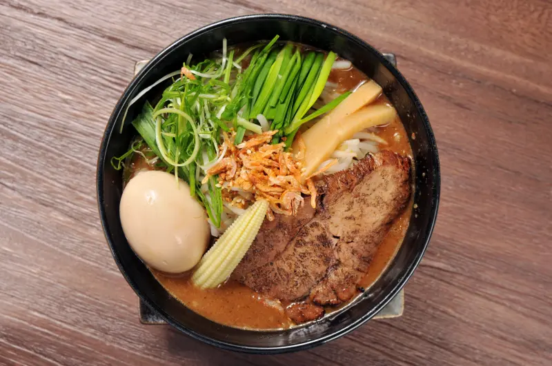 【拉麵襲台又一發】吃拉麵也可以很藝術 邊吃邊賞大師畫作