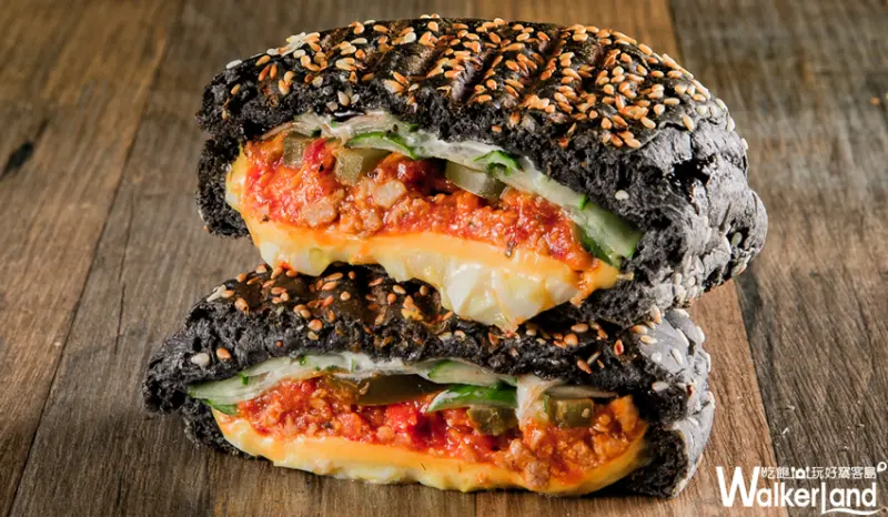 蛋餅、漢堡再進化！拉亞漢堡創新「龐貝黃金派」及「龐貝黑曜堡」這種的你絕對沒吃過！