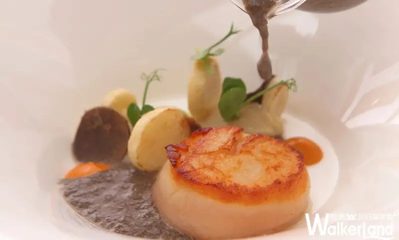 因為有你所以這一切都值得！三二行館推出「頂級海鮮美饌」，不用三心二意就能吃到「三鮮二意」。