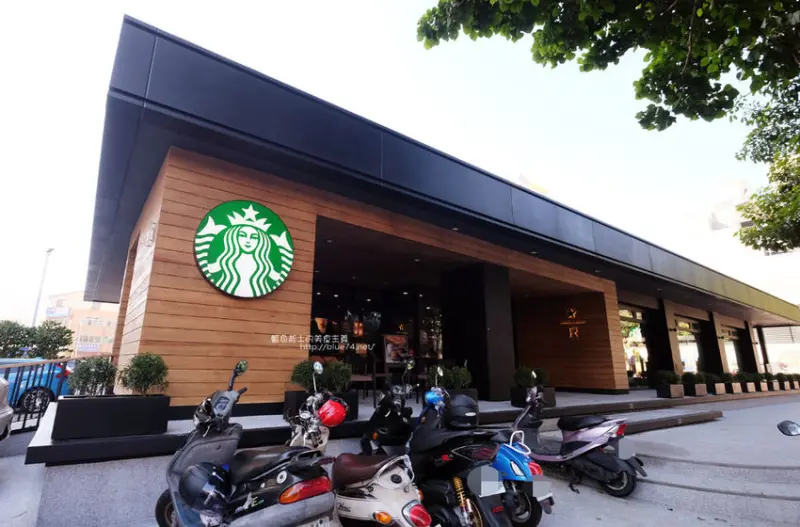 星巴克特色門市「星巴克大英門市(台中典藏門市)」 /美食窩客  藍色起士  提供