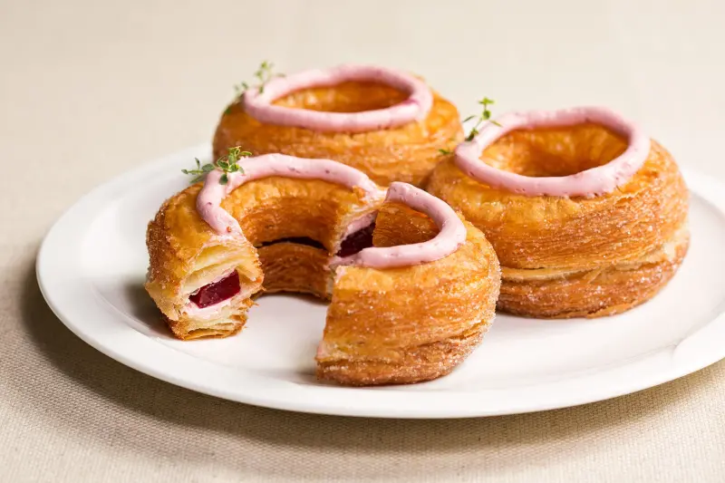 【快訊】le bouquet繽紛麵包房新口味 讓美國紐約客為之瘋狂的「可拿滋Cronut 」