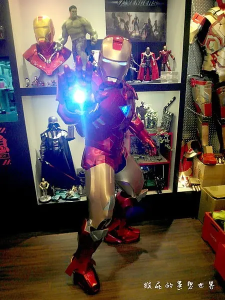 【台中一中街】鋼鐵人出沒拯救地球！IROBOT艾洛堡主題餐廳！