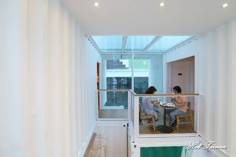 星巴克特色門市「星巴克洄瀾門市」 /美食窩客 熱血玩台南 提供