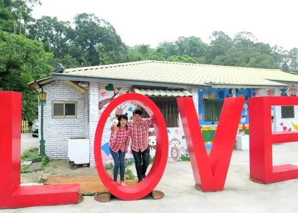 苗栗三義美食景點推薦「勝興愛情故事館」/ 窩客 兩隻小豬 提供