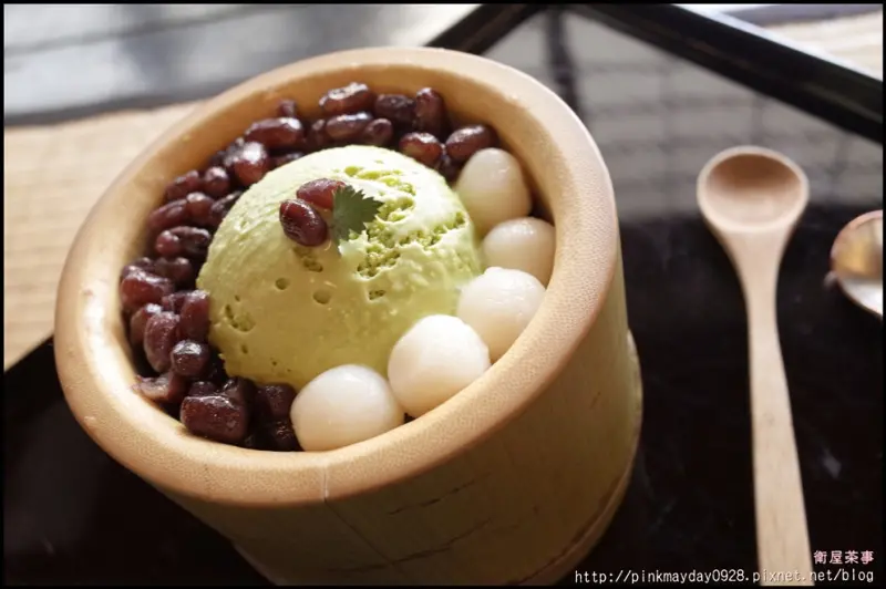 ✿台南✿ 百年老屋舊氛圍 府城中的小京都 紫蘇飯丸口感特別又美味 還有現場示範傳統現刷抹茶 ➜ 衛屋茶事