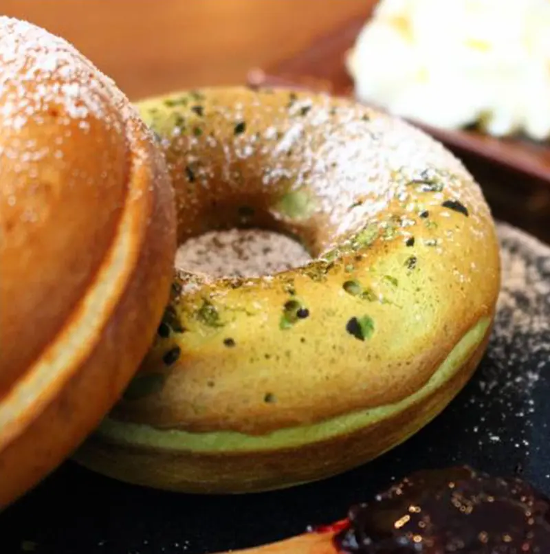 [ 大安站美食 ] 眼鏡咖啡～公園旁的文青咖啡店，品嘗美味鬆餅與森半抹茶