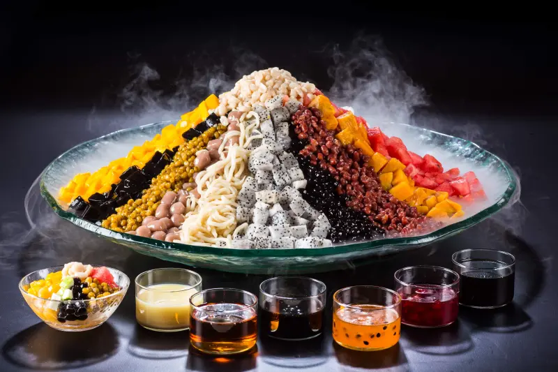 吃的起的人好有錢，晶華酒店推出巨無霸「海派剉冰」。夠海派才進的去唷！