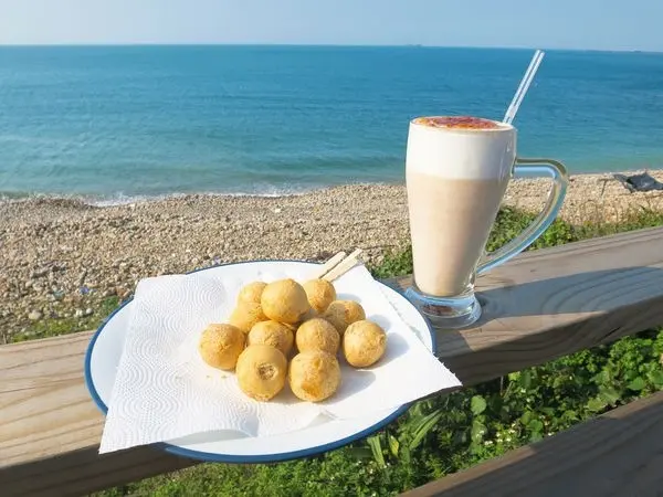 旅遊窩客 兩隻小豬 提供 / 藍色公路海景咖啡館