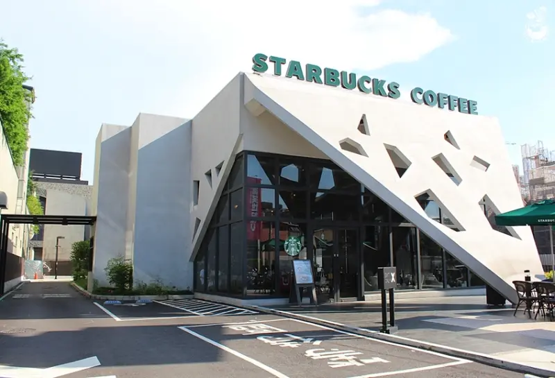 星巴克特色門市「星巴克咖啡 Starbucks Coffee (台中市政店)」 /美食窩客  金大佛 提供