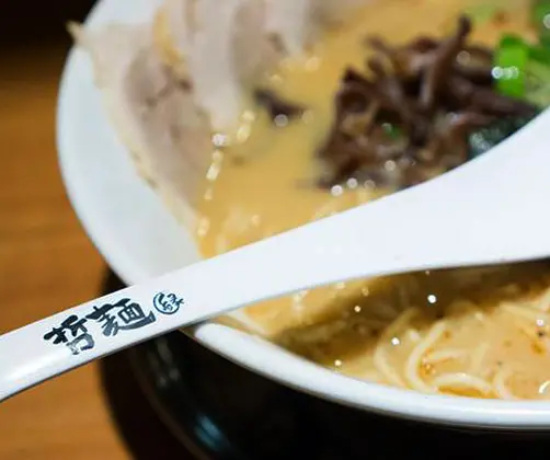 【台北萬華區】一張百元鈔就能品嚐到來自日本的拉麵．哲麵