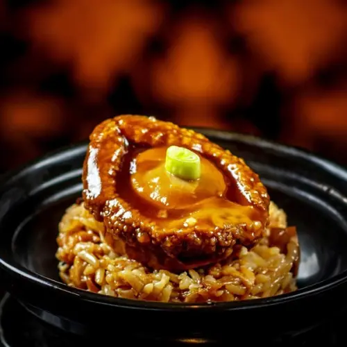 挑戰最頂級米其林料理！君品酒店「頤宮」攜手新葡京酒店「8餐廳」，合作推出「米其林星耀宴」，客單價12,800。