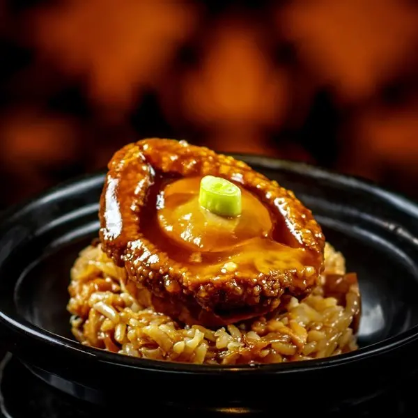 挑戰最頂級米其林料理！君品酒店「頤宮」攜手新葡京酒店「8餐廳」，合作推出「米其林星耀宴」，客單價12,800。