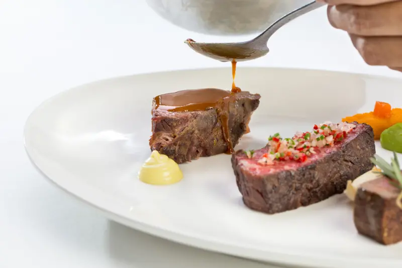 肚子餓到可以吃下一頭牛！台北君悅寶艾西餐廳推出「全牛料理」創新吃法。