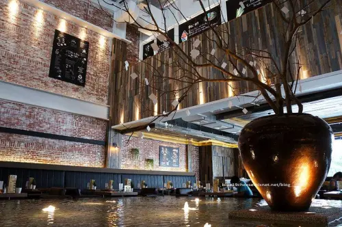 【台中西區餐廳】自在森林CAFE & MEAL - 裝潢寬敞漂亮.不怕宵夜沒地方去.聚餐慶生同學會有包廂可以盡情嗨