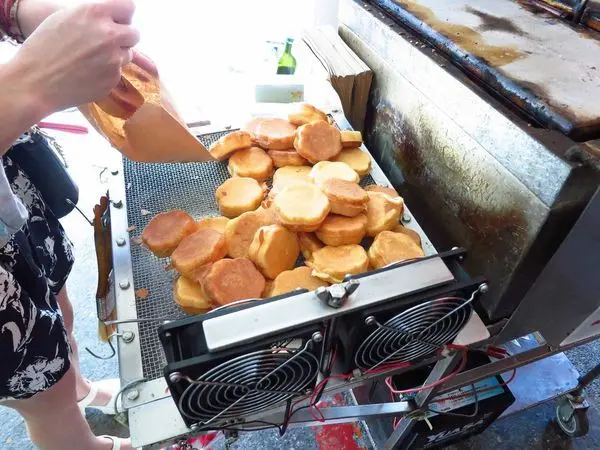 美食窩客 布咕布咕 提供/ 站前梅花雞蛋糕