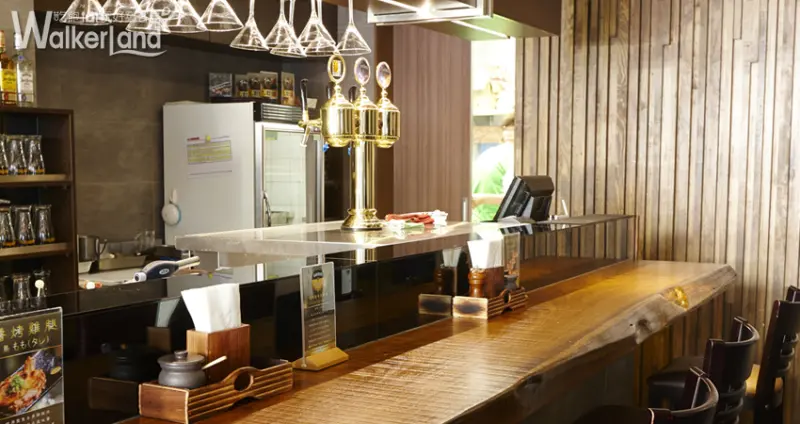 嚐私吧檯區以木頭質感呈現 典雅穩重氛圍