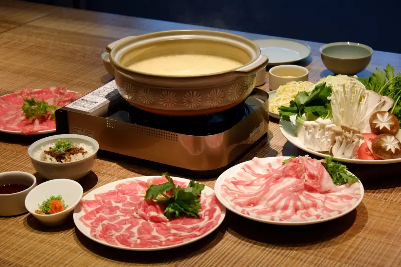 「好肉日」才有的限定加肉喔！肉食天堂「RÒU by T-HAM」推出熱呼呼的鍋物啦！