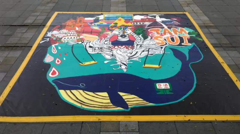 河岸邊的小藝廊!「淡水老街」搖身變彩繪街,感受濃濃淡水人文風情!