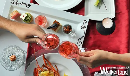 今天放閃剛剛好！美麗信雨林餐廳繽紛百匯自助餐推出「愛在七夕．龍蝦傳情意」，就是要讓情侶們公開放閃。