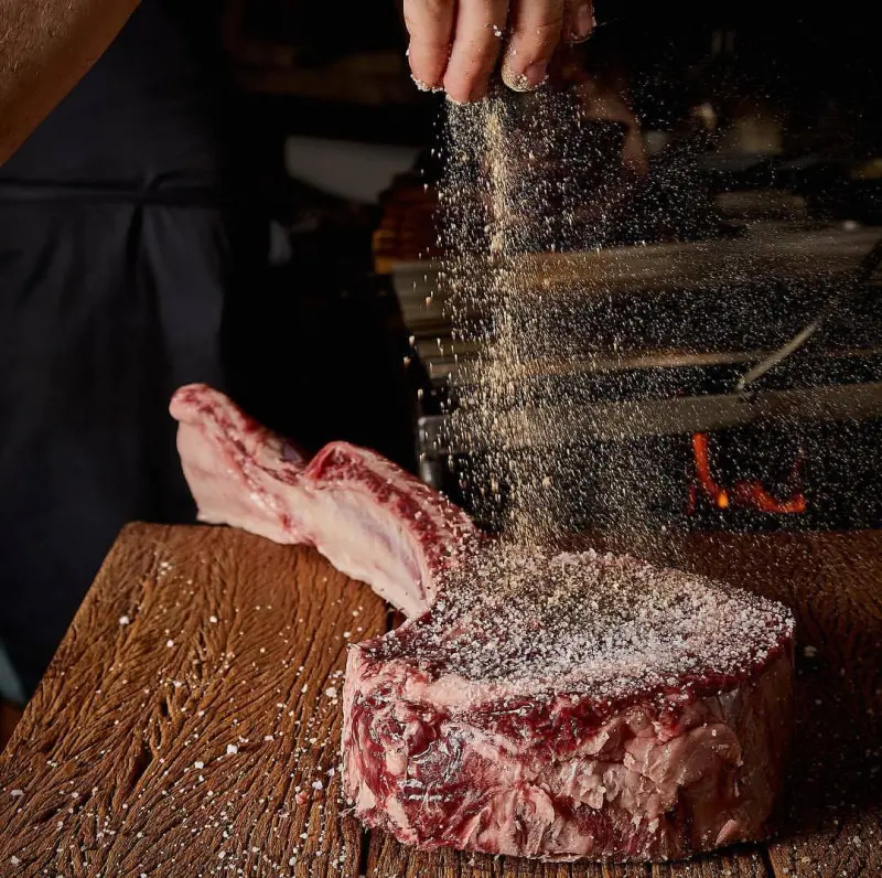 挑戰最強原木燒烤料理！晶華酒店攜手泰國Meatlicious餐廳，打造出全新「Regent X Meatlicious饗宴」，要讓老饕們感受全新的火烤料理。