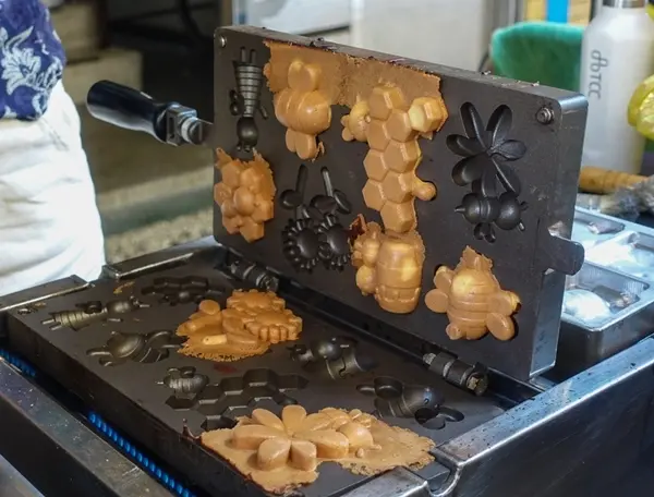 美食窩客 美食好芃友 提供 / 小貝bee脆皮雞蛋糕