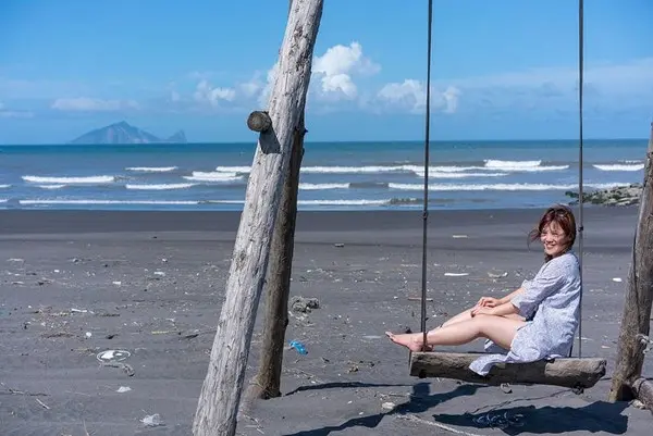 旅遊窩客 徐酸酸 提供 / 廍後社區 海景鞦韆