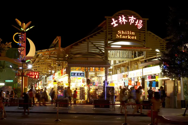 逛夜市抽好康！「士林美食購物節」開跑，街頭快閃活動玩遊戲抽現金！