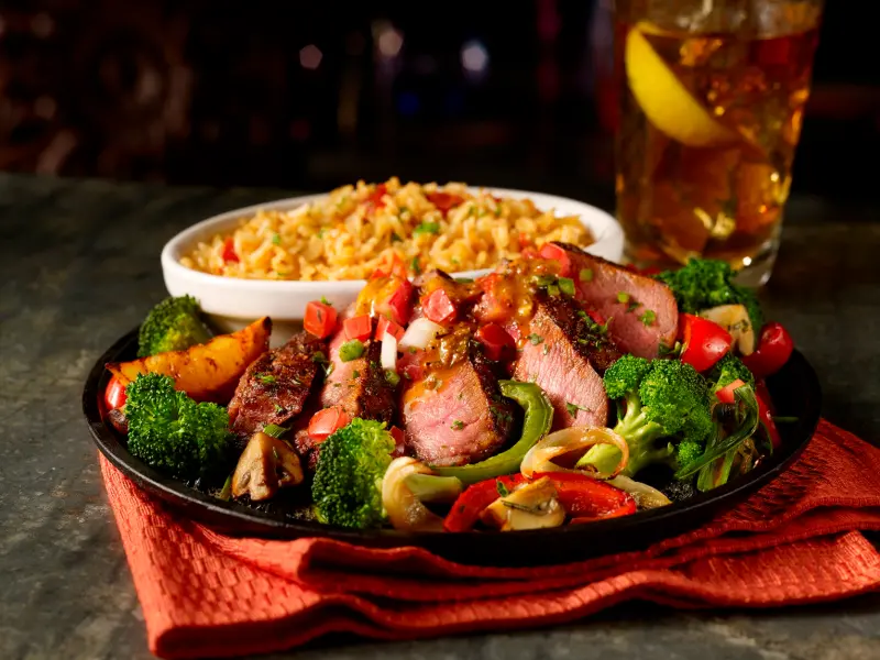 FRIDAYS化身上班族煩悶終結者！週週將熱騰騰美味餐點直送辦公室！