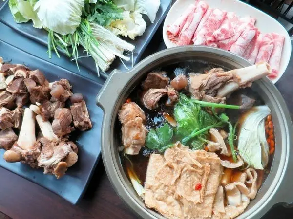 美食窩客 兩隻小豬 曾在「羴大王羊肉爐」