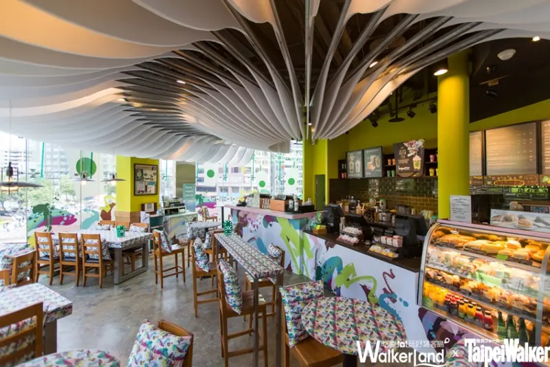 星冰樂彩色屋限定飲品「巧克力抹茶可可碎片星冰樂」．盛夏冰品前哨戰正式開打！