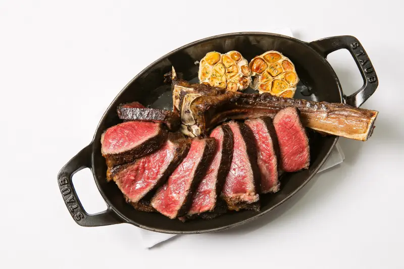 國賓大飯店「A Cut牛排館」週三品牌日!澳洲和牛帶骨肋眼限量供應!