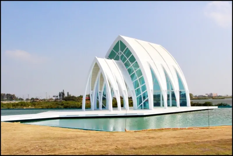 台南景點：雲嘉南濱海國家風景區～北門遊客中心婚紗廣場，超美水晶教堂