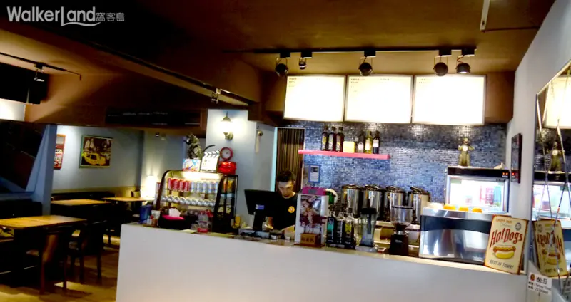 小食代Cafe 吧檯供應特調與飲品