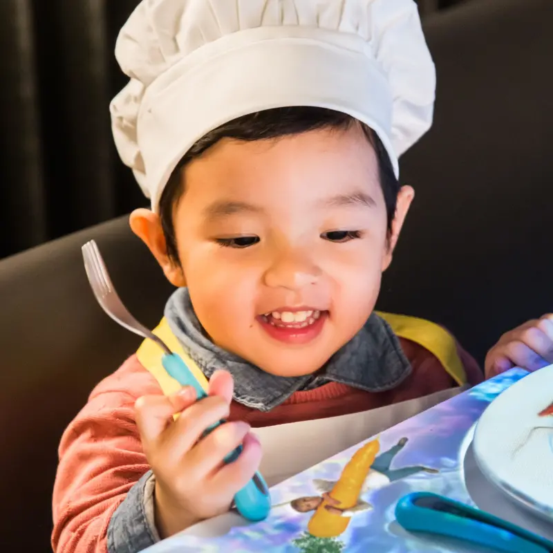 美食家一定要知道！晶華酒店瞄準親子市場，打造出「小廚師就是我！」實境體驗營，陪同父母一起培養小小美食家。